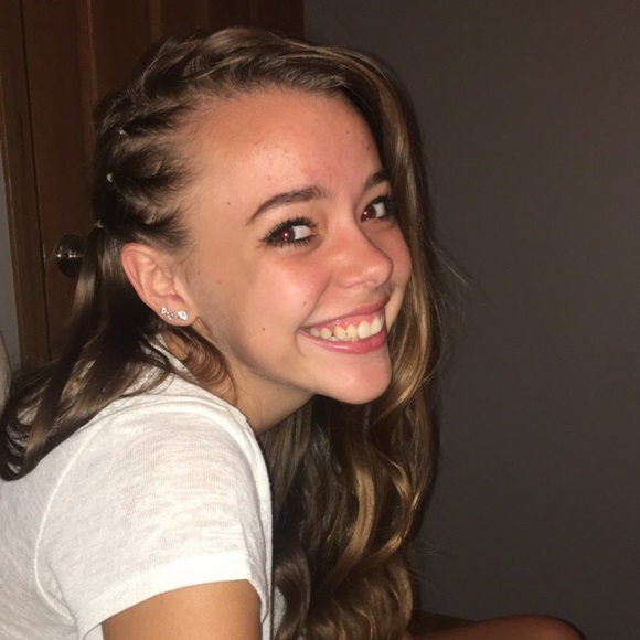 Profile Picture of Taylor Sprunger (@taylorsprunger) on Poshmark