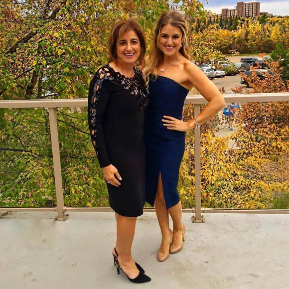 Profile Picture of Christina Dennehy (@christinadenneh) on Poshmark