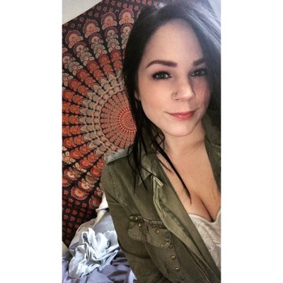 Profile Picture of Emily Benoit (@emilyx95) on Twitter