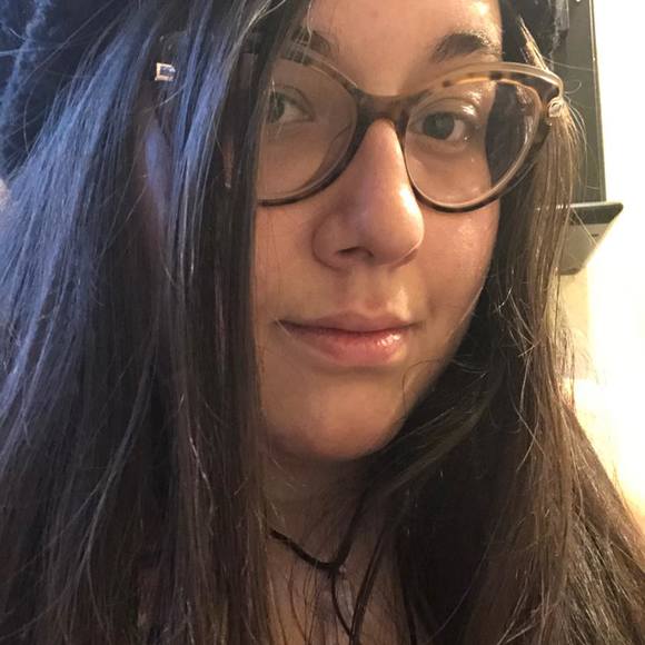 Profile Picture of Lana Luzod (@lanaloo101) on Poshmark