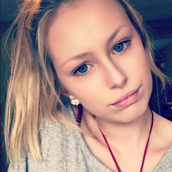 Profile Picture of Kazes Parsick (@kkazessparsickk) on Poshmark