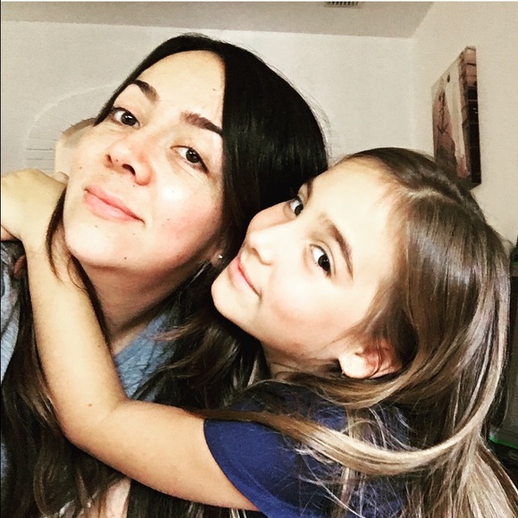 Profile Picture of Juliana Alzate (@juli3ta) on Poshmark