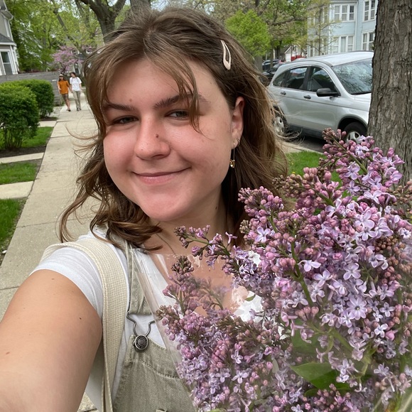 Profile Picture of Geena V (@gvet14) on Poshmark