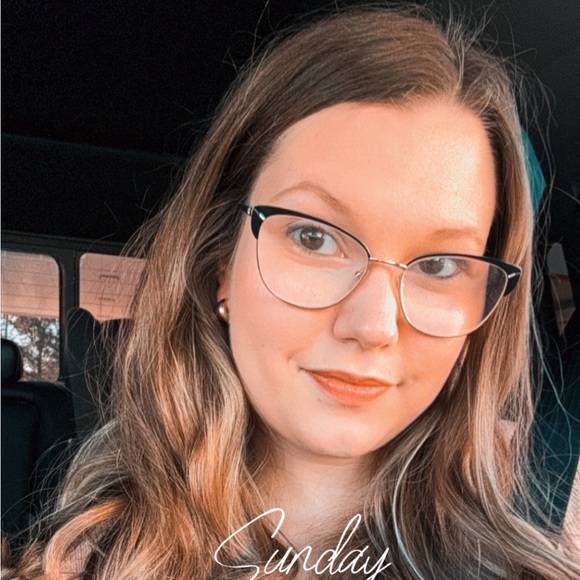 Profile Picture of Haley Stamper (@haleystamper985) on Poshmark