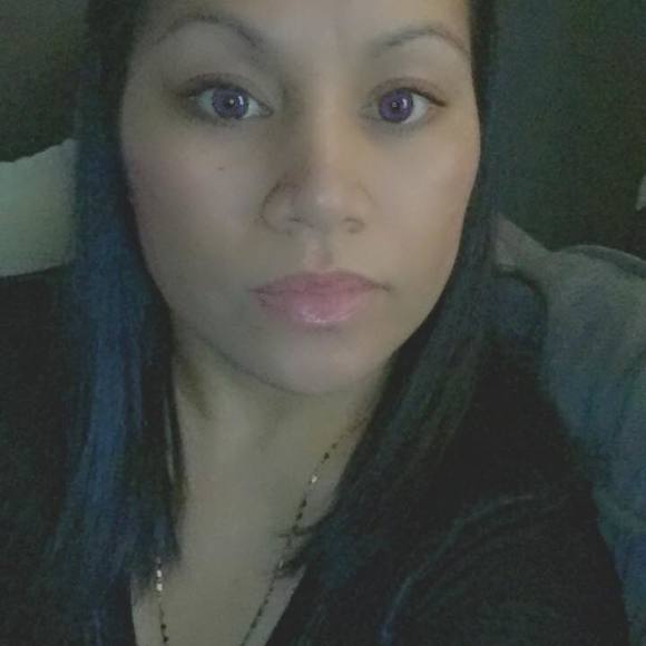 Profile Picture of Amylinda Shima (@amylindashima) on Poshmark