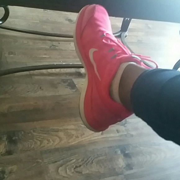 Profile Picture of Nakii Kincaid (@shawneehek) on Poshmark