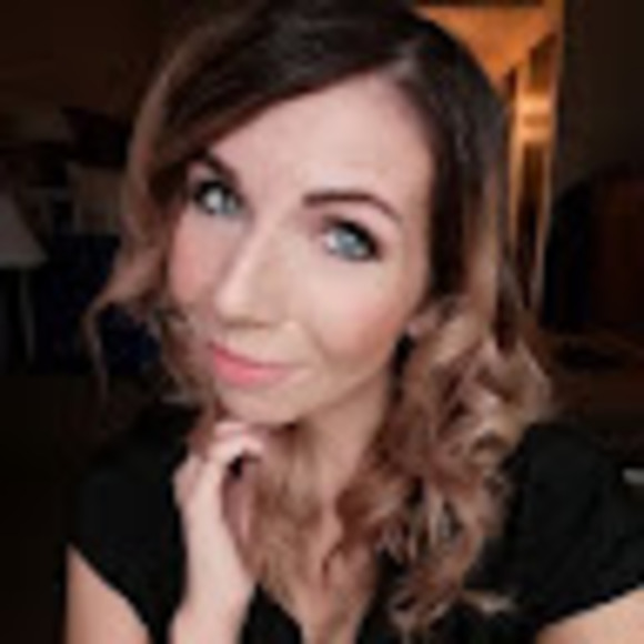 Profile Picture of Anita Kasza (@jkasza224) on Poshmark