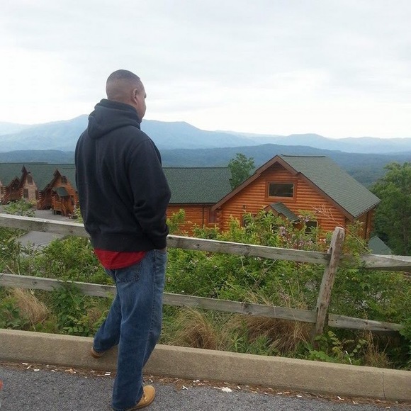 Profile Picture of Clarence Rayford (@travelwitjthera) on Poshmark