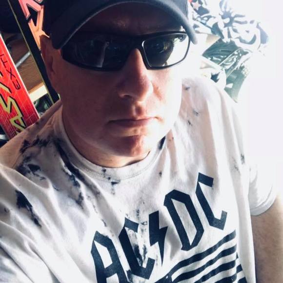 Profile Picture of Matt Sinclair (@sinc51) on Poshmark