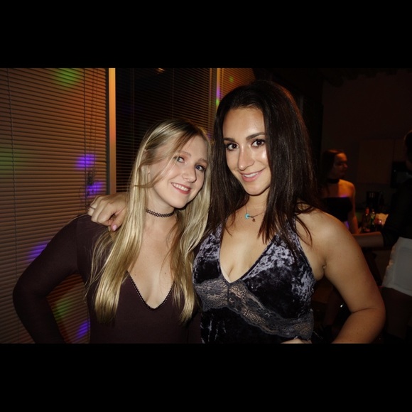 Profile Picture of Emma Hanig (@emmahanig) on Poshmark