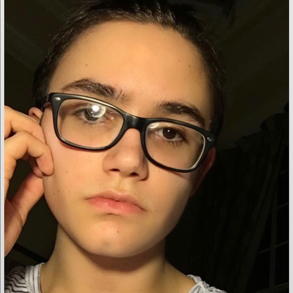 Profile Picture of Robert Leverett (@robertleverett) on Poshmark