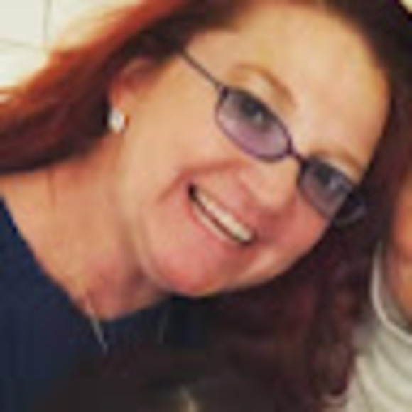 Profile Picture of Felecia Hrdina-brown (@hrdinabrown) on Poshmark