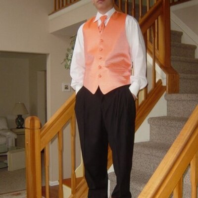 Profile Picture of Robert_BeLLo_SwaGG (@RobertDones) on Twitter