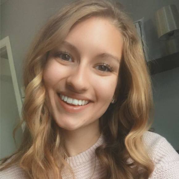Profile Picture of Alexe Gariépy (@alexegariepy) on Poshmark