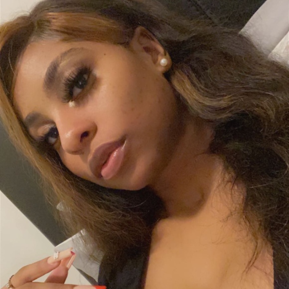 Profile Picture of Renee Bailey (@nenebabe25) on Poshmark