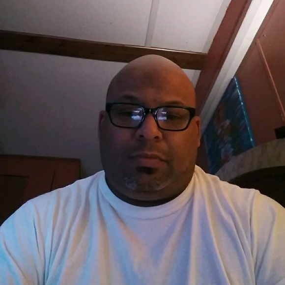 Profile Picture of Eric Williams (@ewilliams3232) on Poshmark