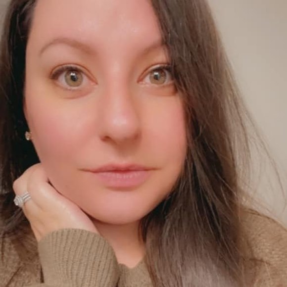 Profile Picture of Sandra Marks (@sandee1087) on Poshmark