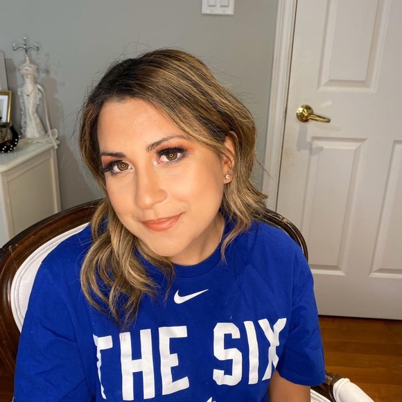 Profile Picture of Anna Sinopoli (@annaasinopoli) on Poshmark