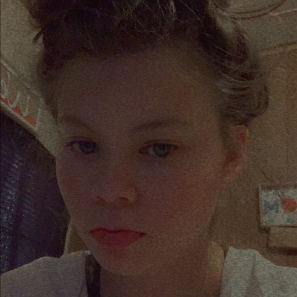 Profile Picture of May Maczka (@amberwalker33) on Poshmark