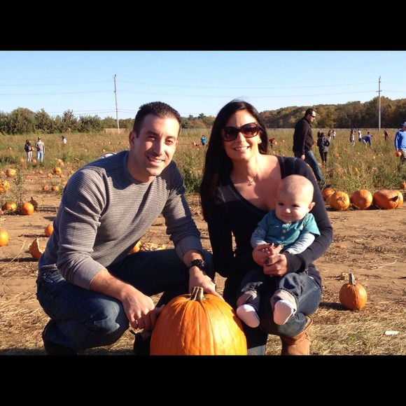 Profile Picture of Nicole Tuosto (@nicole7477) on Poshmark