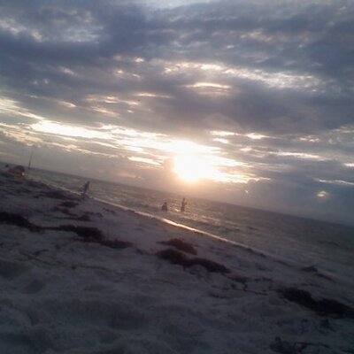 Profile Picture of Cecelia Diaz (@iloveyouuu0123) on Twitter