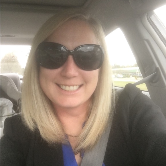 Profile Picture of Amy Middleton (@amybrooke07) on Poshmark
