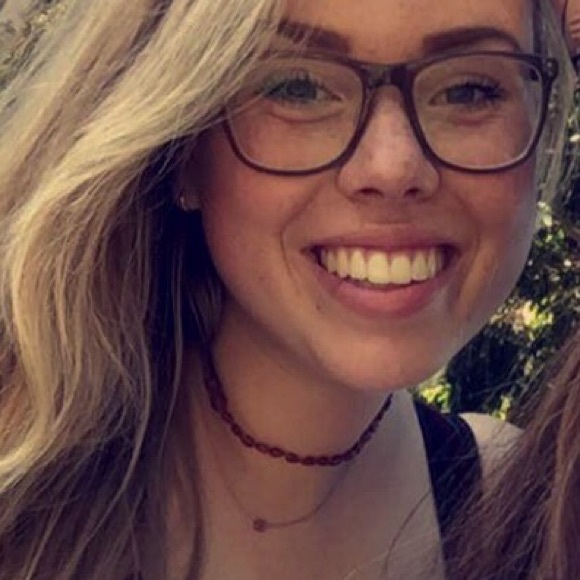 Profile Picture of Britt Karlsen (@brittoline) on Poshmark