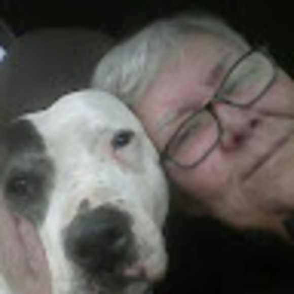 Profile Picture of Lori Schmid (@ourlunalodge) on Poshmark