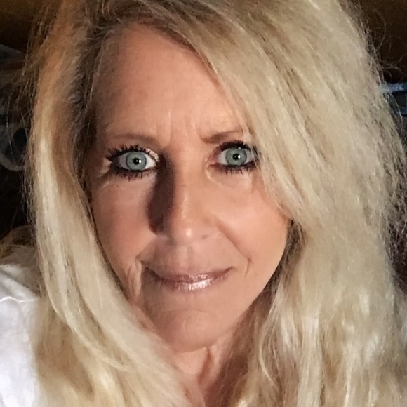 Profile Picture of Catt Wininger (@catt2019) on Poshmark