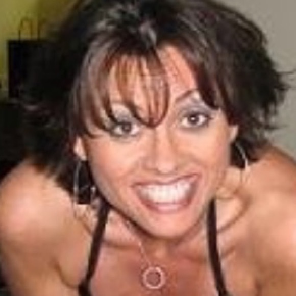 Profile Picture of Jennifer Wakefield (@cptmgn) on Poshmark