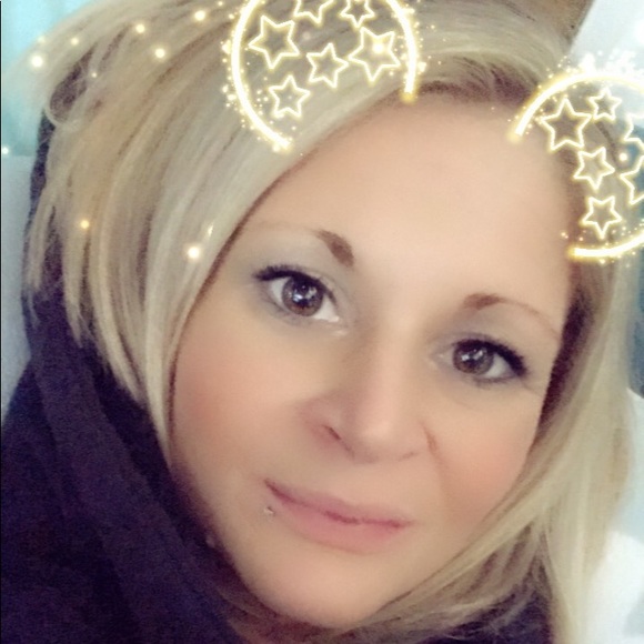 Profile Picture of Amanda Rainone (@amndr233) on Poshmark