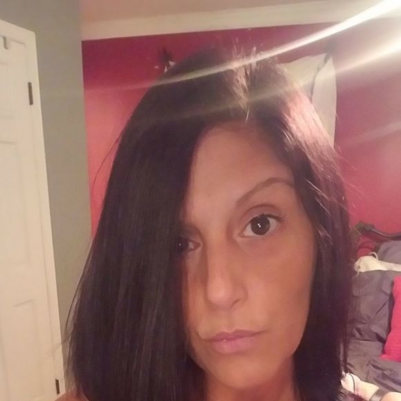 Profile Picture of Chrissy Anastos raptis (@chrissyraptis) on Poshmark
