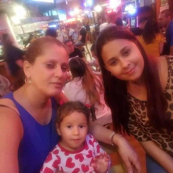 Profile Picture of Midiala Borrero (@bmidiala) on Poshmark