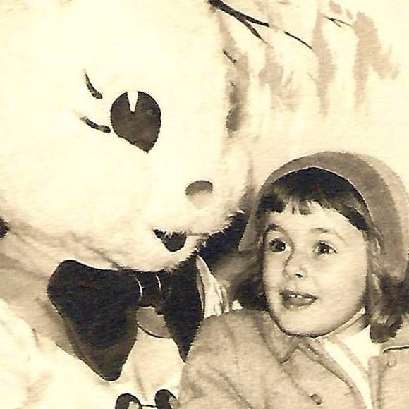 Profile Picture of Rita Schwenninger (@res820) on Poshmark