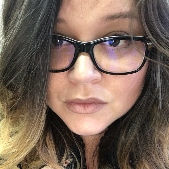 Profile Picture of Sonja Edwards (@one4shopping) on Poshmark
