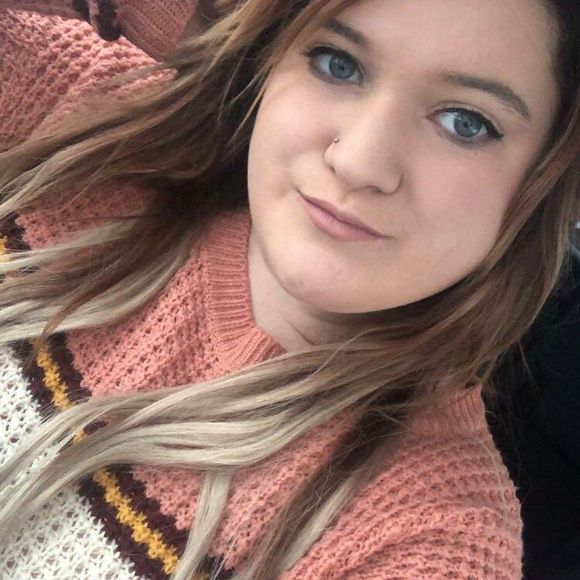 Emily Garczynski - Poshmark Profile Picture of Emily Garczynski (@emily_g98) on Poshmark