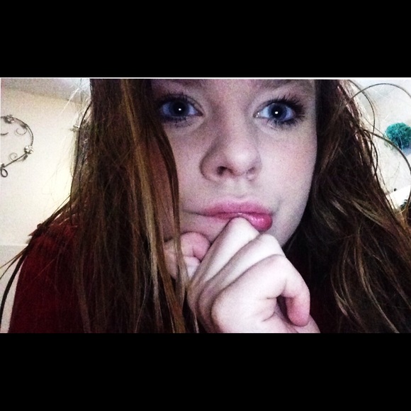 Profile Picture of Nicole Wetherell (@nicole_weth) on Poshmark