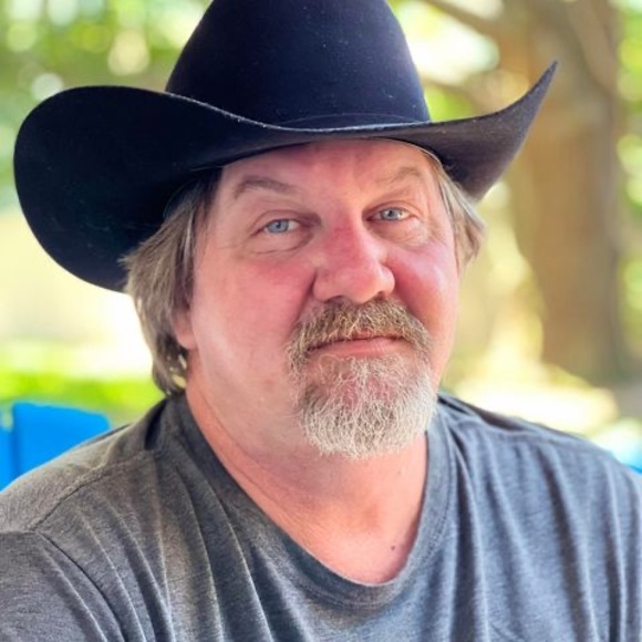 Profile Picture of Roger Brileya (@roger5372) on Poshmark