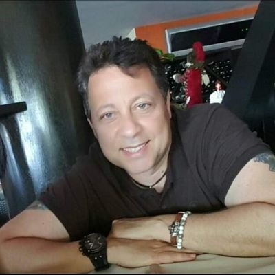 Profile Picture of Carlos Hanna (@carlos_hanna) on Twitter