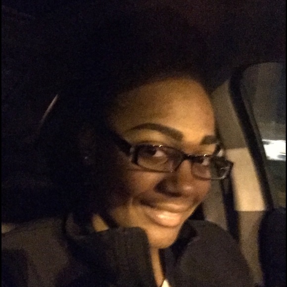 Deedee Thornton - Poshmark Profile Picture of Deedee Thornton (@dalisha_417) on Poshmark