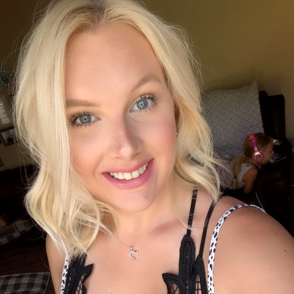 Profile Picture of Brianna Adleta (@briannaadleta) on Poshmark