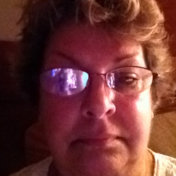 Profile Picture of Janet Malone (@logan116) on Poshmark
