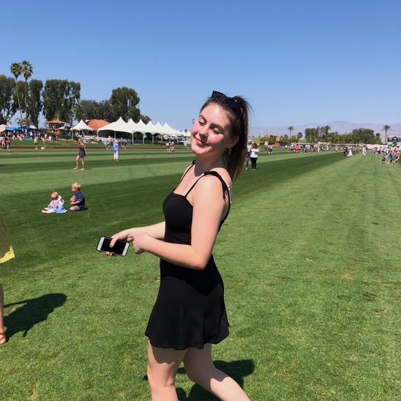 Profile Picture of Mia Laitinen (@mialaitinen) on Poshmark