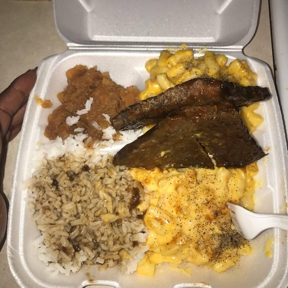 Profile Picture of Trey Graham (@treymg4l) on Poshmark