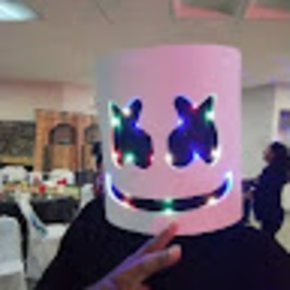 Profile Picture of Zaaire Debellotte (@zaaired) on Poshmark