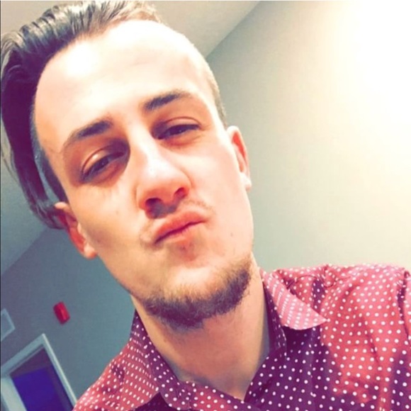 Profile Picture of Kyle Shennum (@kshen26) on Poshmark