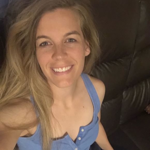Profile Picture of Emily Meeks (@emilymeeks464) on Poshmark