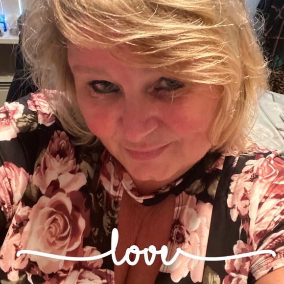 Profile Picture of Pamela j Verissimo (@pverissimo) on Poshmark