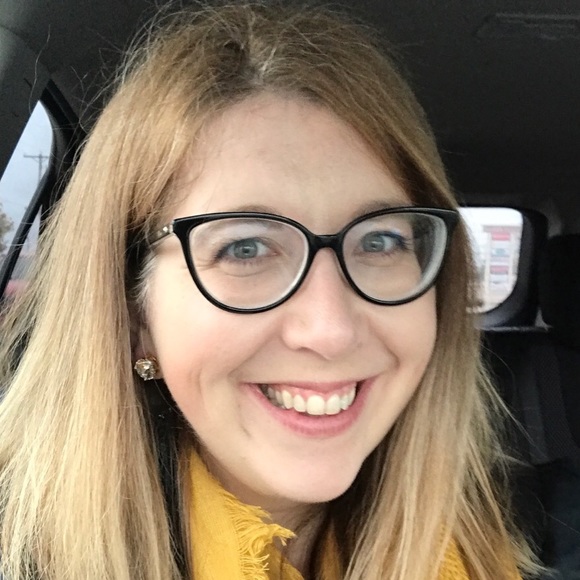 Profile Picture of Stephanie Logue (@stephaniel03) on Poshmark
