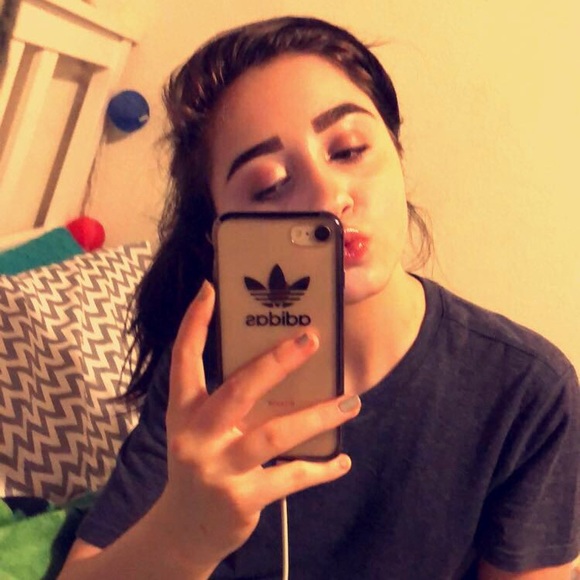 Profile Picture of Katrina Smirl (@katrinasmirl5) on Poshmark